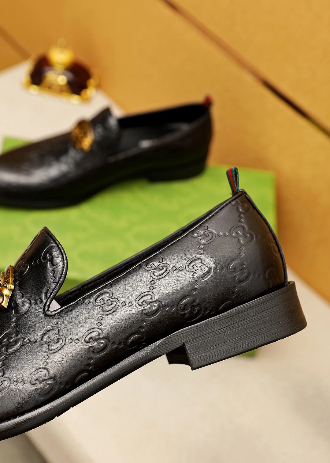 Men's shoes 💰400 💐 Product trademark: GUCCI "Gucci" casual leather shoes Regular size: 39-44 (38.45.46🉑️Customized) Product materials: Selected imported first-layer calfskin embossed upper + original hardware buckle, imported 🐑 sheepskin lining. Strong three-dimensional visual effect, combined outsole Color: 1⃣️color optional
